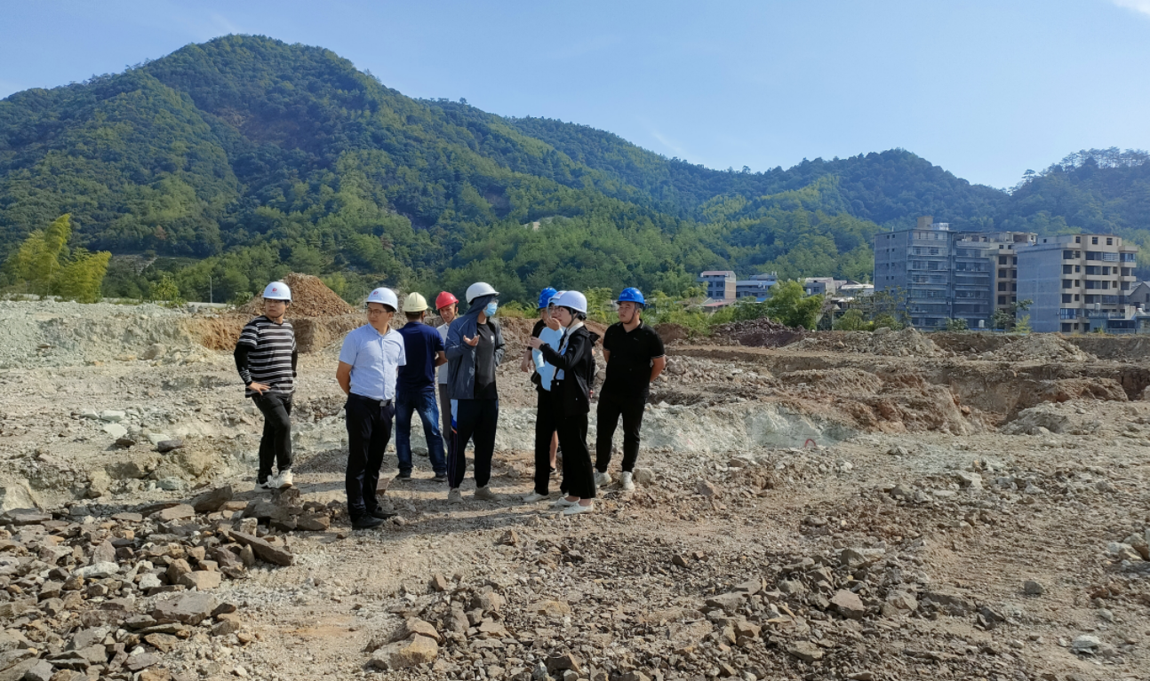 葉蕓書記和胡軍副縣長到松溪縣標(biāo)準(zhǔn)化廠房項(xiàng)目視察施工現(xiàn)場進(jìn)度情況