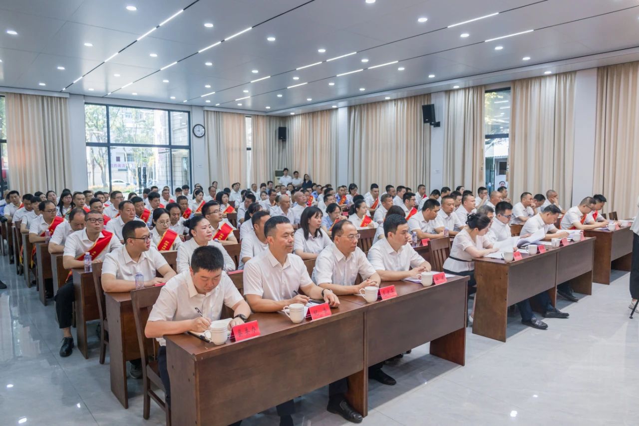 喜報(bào)！易順建工集團(tuán)與總經(jīng)理李晉恒雙雙榮獲松溪縣“6·9”極端暴雨洪澇災(zāi)害防御優(yōu)秀表彰。