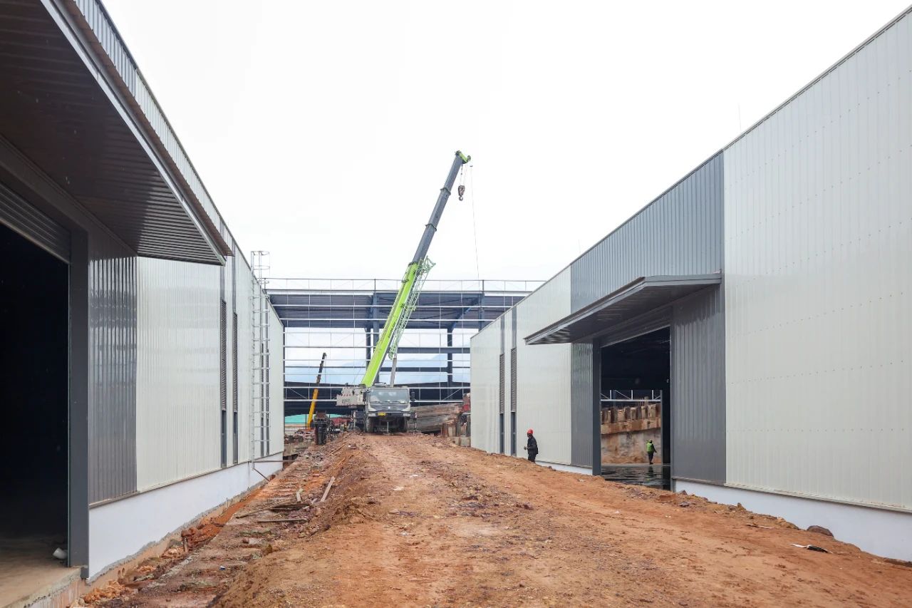 松溪縣三和循環經濟產業園標準化廠房和基礎設施提升項目建設“分秒必爭”