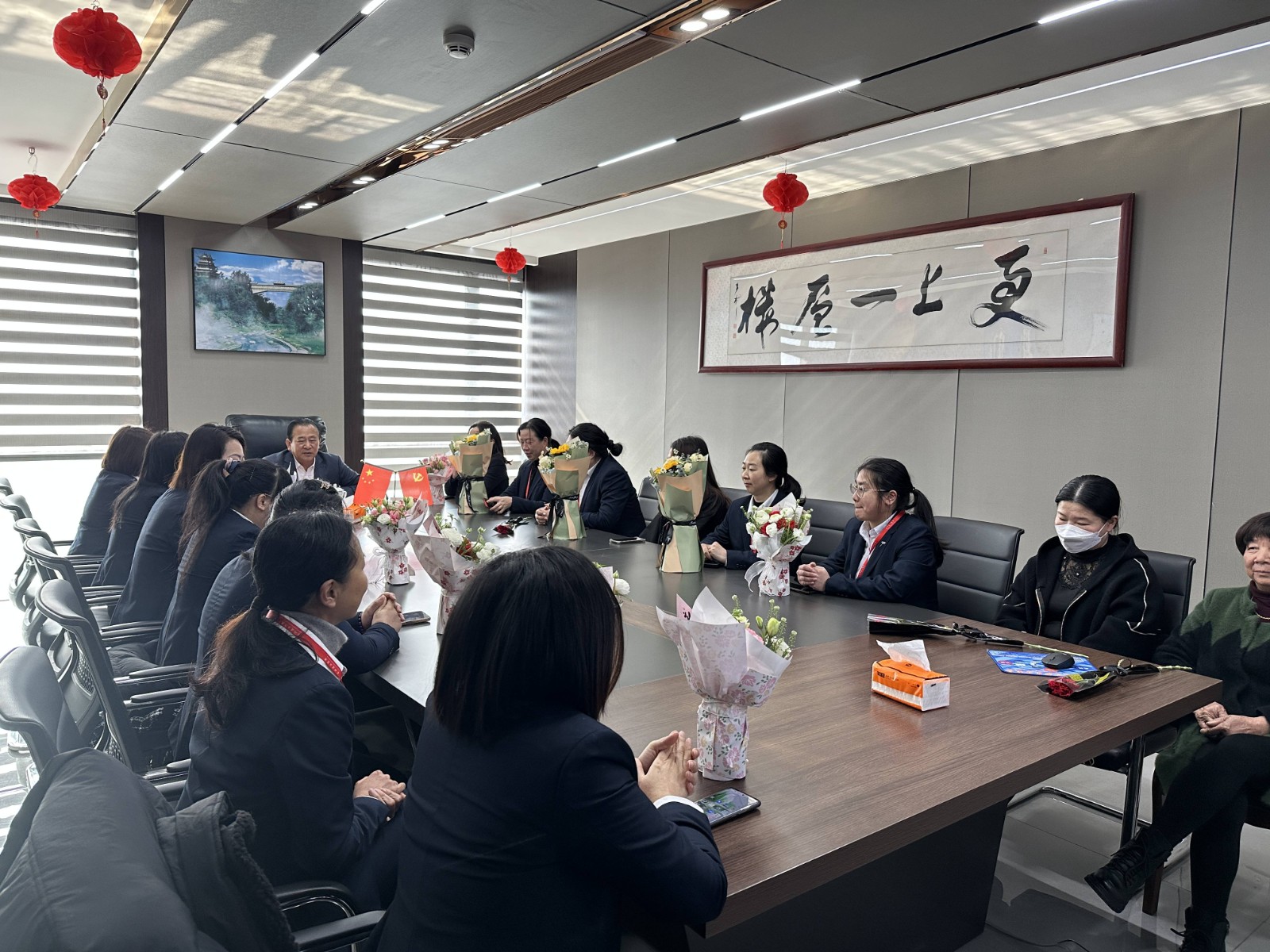 “同心協力 乘風破浪 巾幗力量，再創輝煌”易順建工集團舉行婦女節慶祝大會