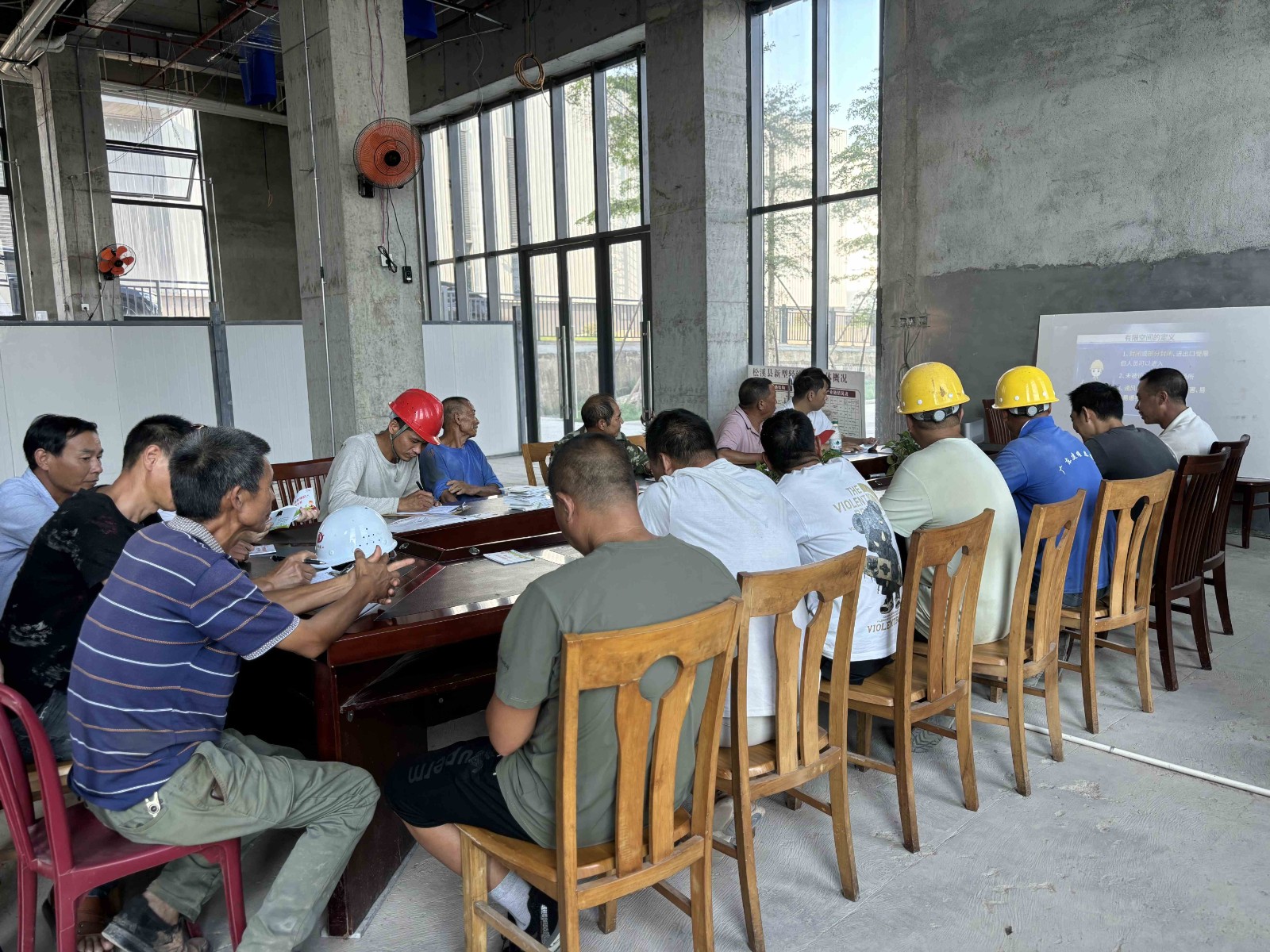 強(qiáng)化工傷預(yù)防培訓(xùn)，織密安全防護(hù)網(wǎng)