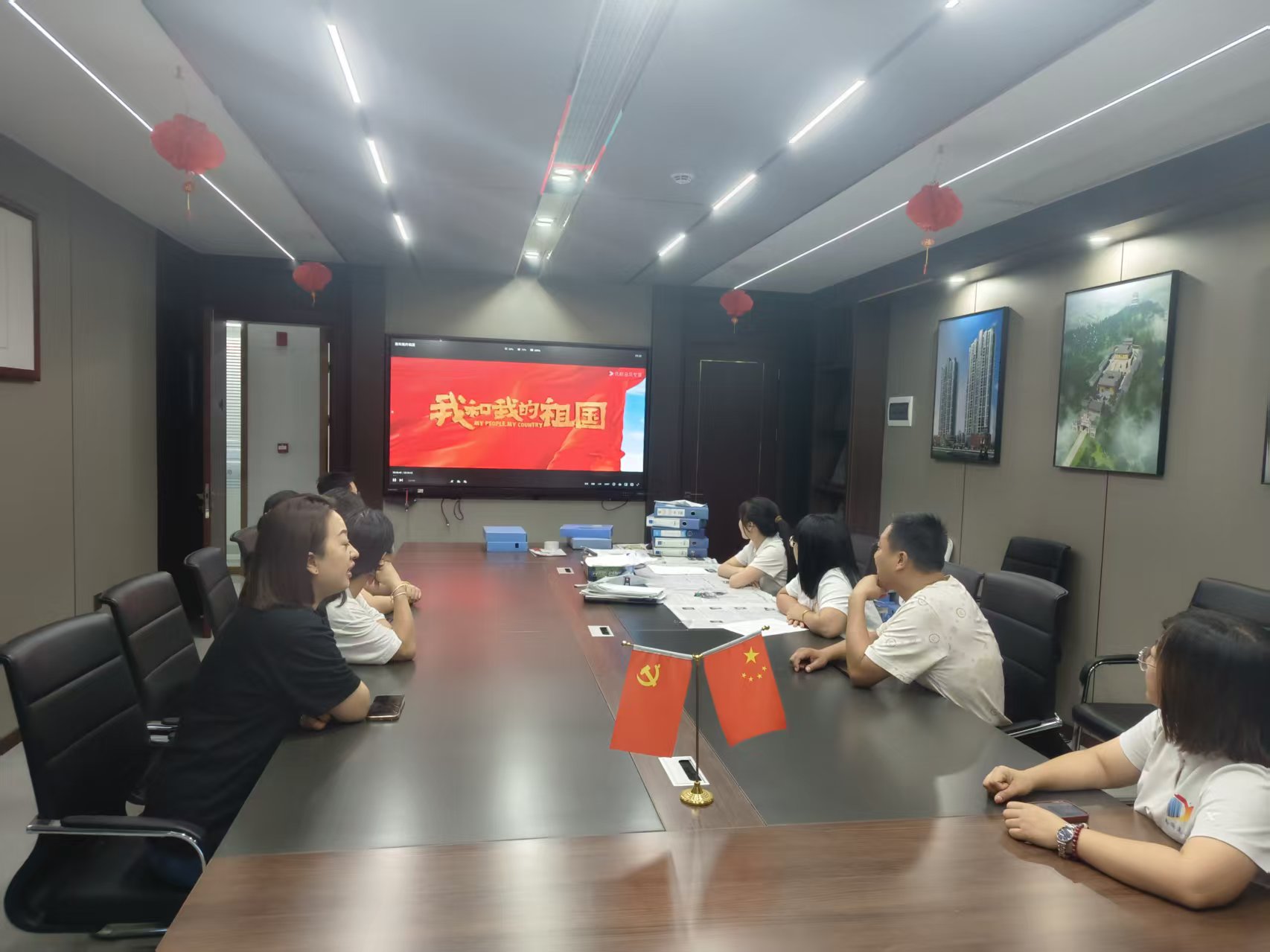 賡續(xù)紅色血脈，凝聚奮進力量 —— 易順建工集團黨支部國慶觀影《我和我的祖國》