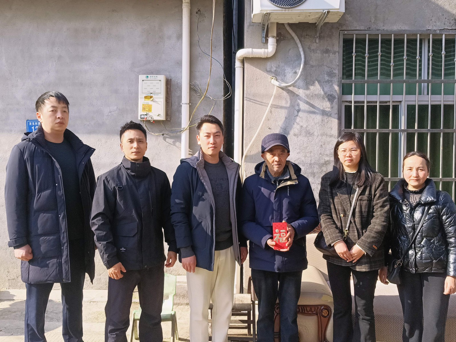 情暖寒冬，心系民生——易順建工集團(tuán)開(kāi)展困難黨員及群眾慰問(wèn)活動(dòng)